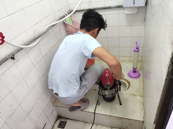 长顺肥皂掉到马桶里把马桶堵住了怎么办？马桶堵住了怎么办