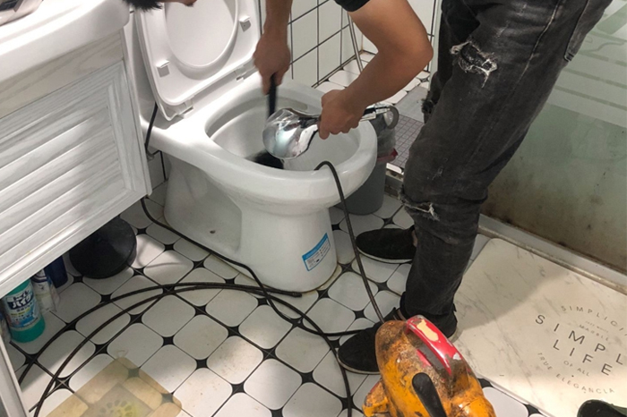 长顺马桶堵塞自己疏通还是找师傅?专业上门服务让你省时更省心